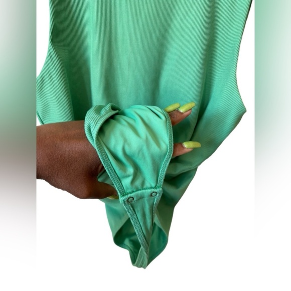 House of Harlow 1960 Ribbed Sleeveless Thong Bodysuit Green Size M - Picture 6 of 8